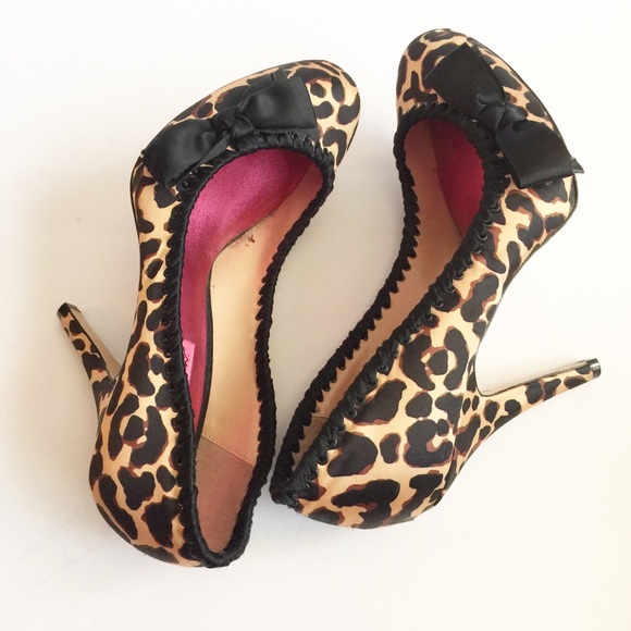 Betsey Johnson Nelson Leopard Print Pumps Size 8M - Picture 5 of 8